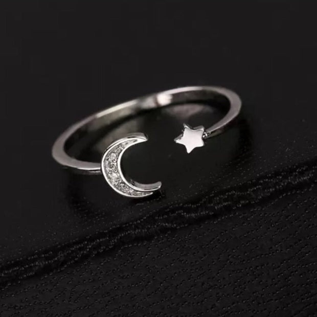 Tiny Luna Star Fine Ring